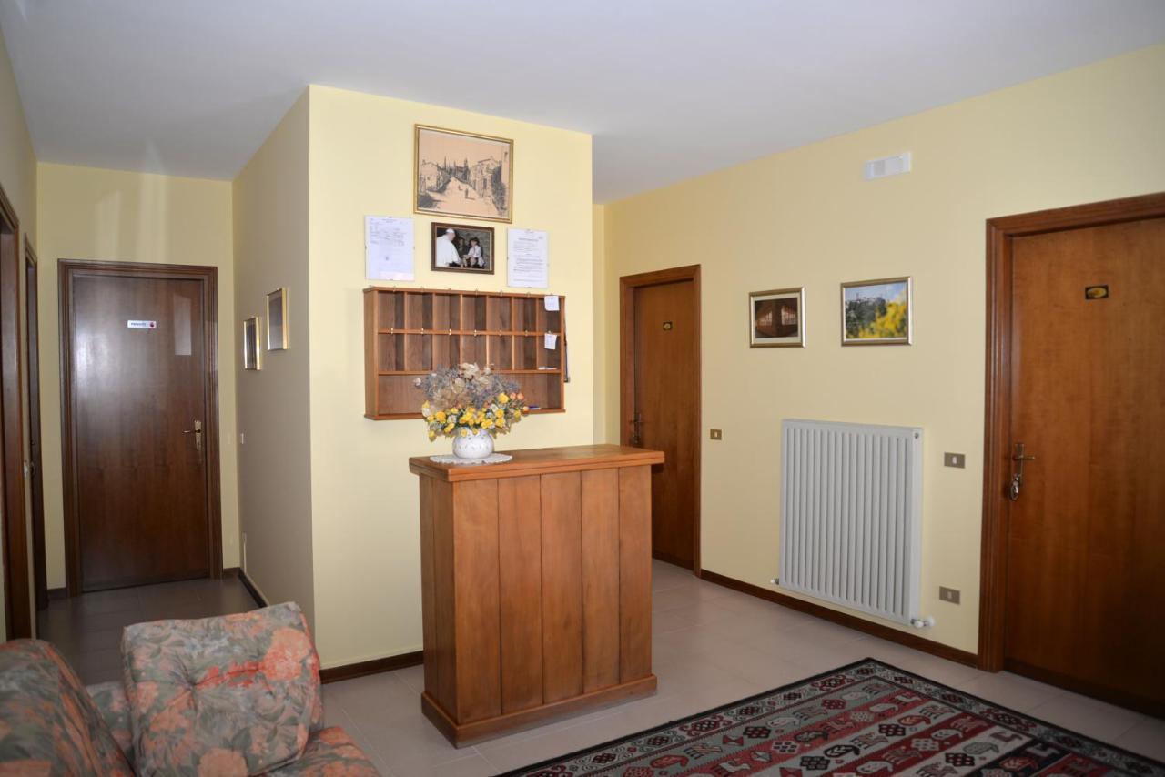 Camere Tiziana アッシジ エクステリア 写真